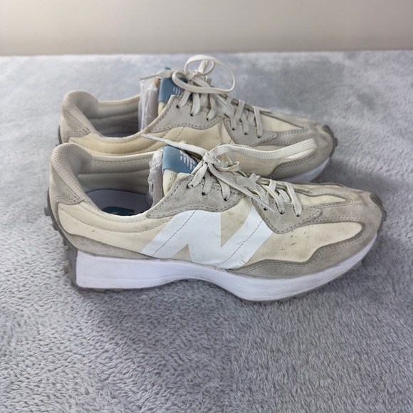 New Balance 327 Cream Sneakers Women’s Size 9.5 US - WS327BV - Picture 1 of 13